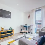 Vibrant Bright Apartment Sheffield Sleeps 2