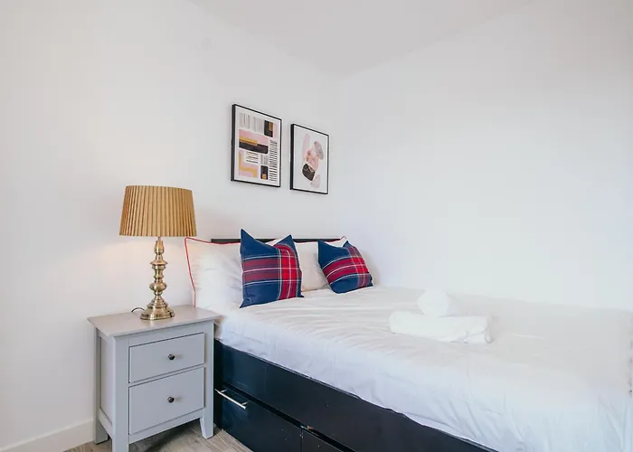 Vibrant Bright Apartment Sheffield Sleeps 2