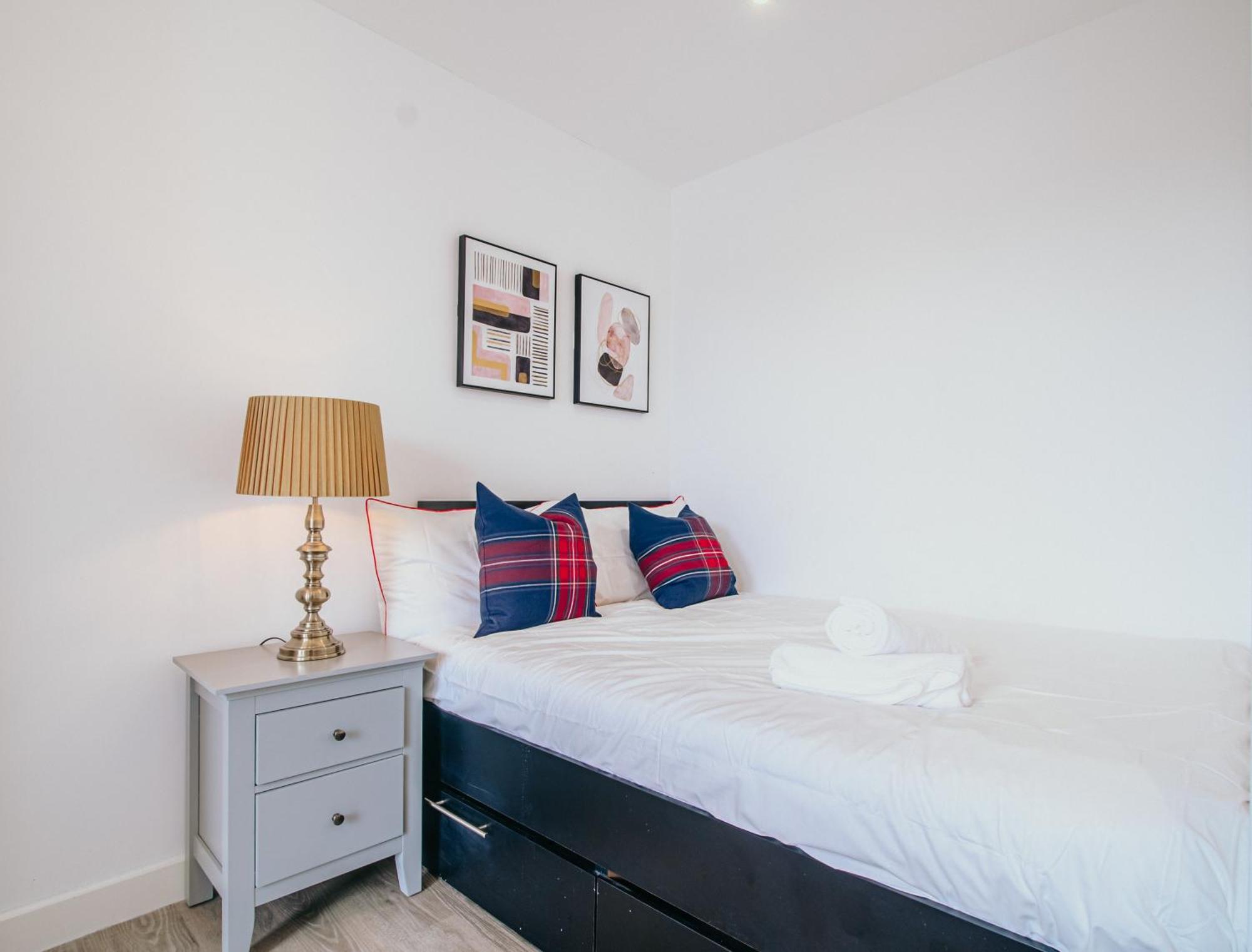 Vibrant Bright Sleeps 2 Apartment Sheffield